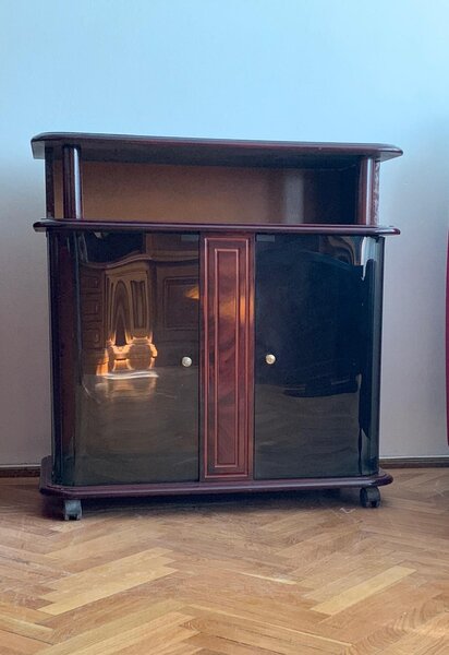 Vanzare biblioteca, canapea cu fotolii, comoda TV