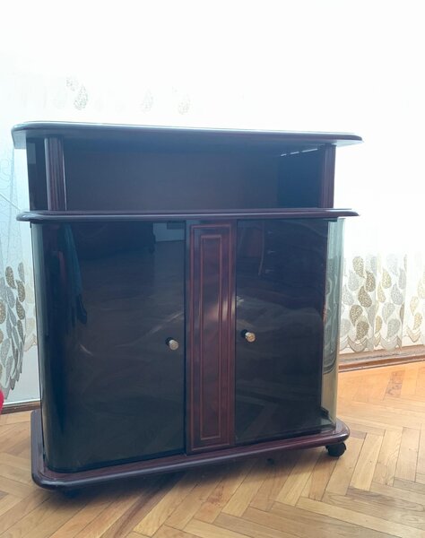 Vanzare biblioteca, canapea cu fotolii, comoda TV